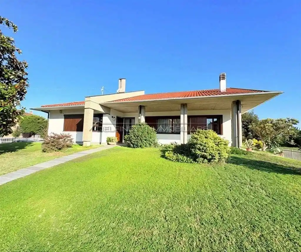 Villa in vendita a Alba