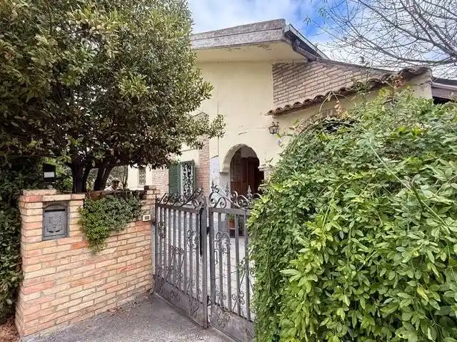 Casa indipendente in vendita a Loreto Aprutino
