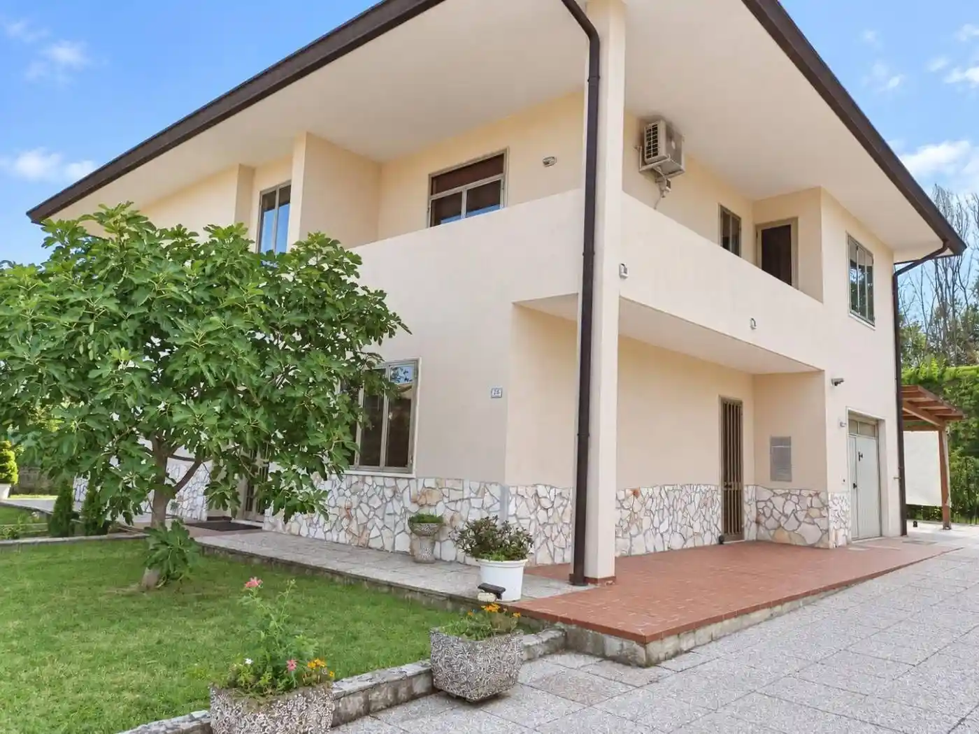 Casa indipendente in vendita a Montebello Vicentino