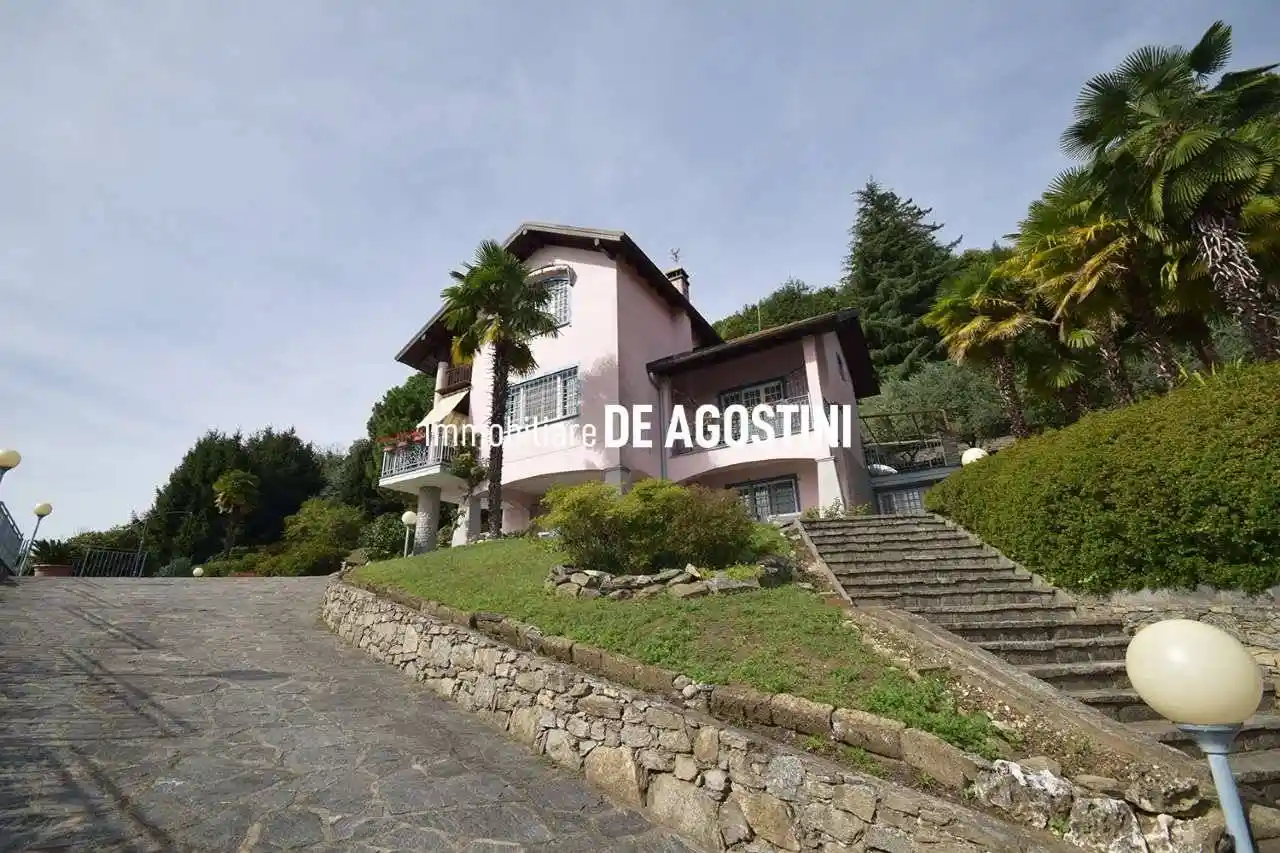 Villa in vendita a Lesa