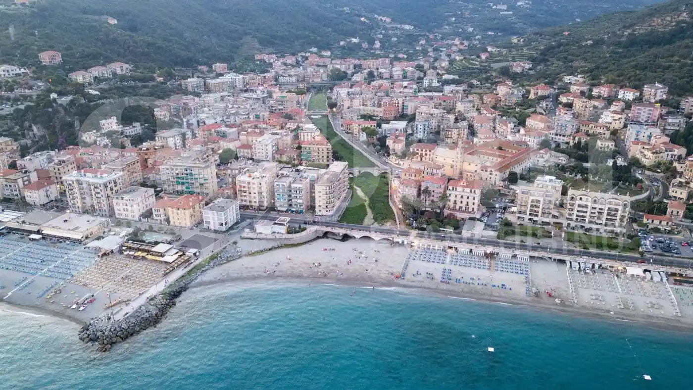 Palazzo - Edificio in vendita a Finale Ligure