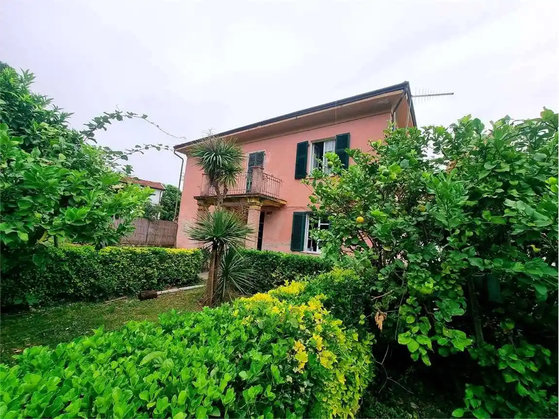 Villa in vendita a Ameglia