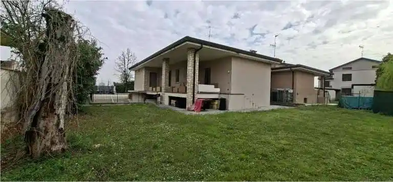 Villa in vendita a Azzano Mella