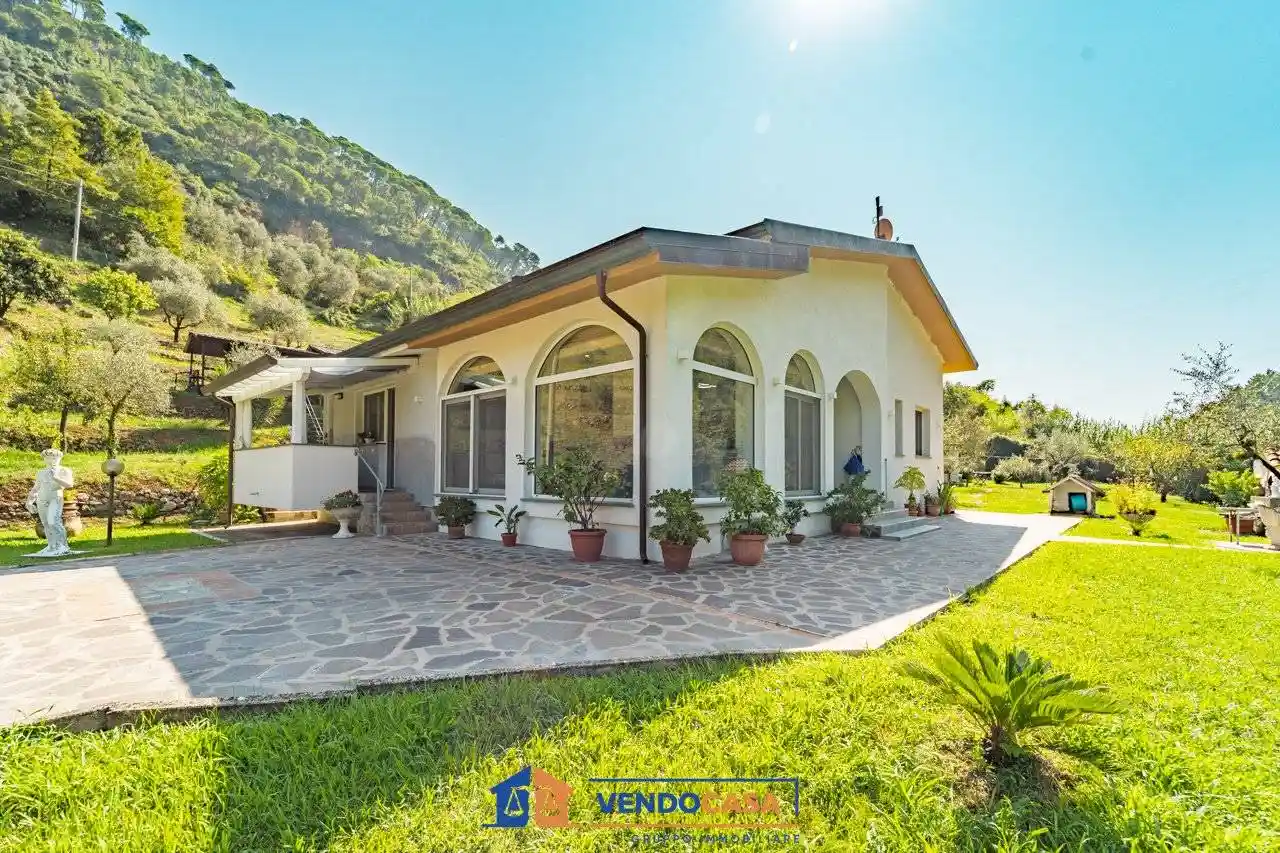 Villa in vendita a Massa