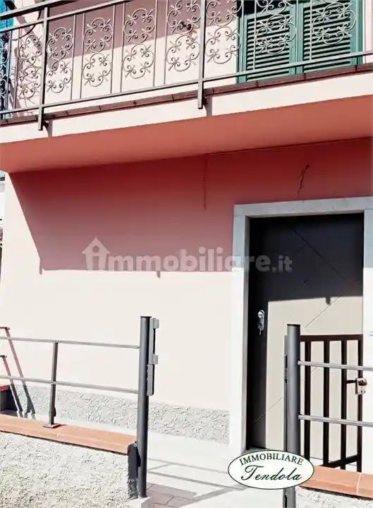 Casa indipendente in vendita a Luni