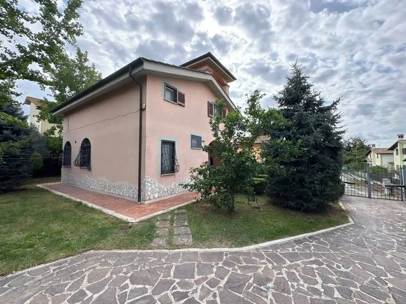 Villa in vendita a Anguillara Sabazia