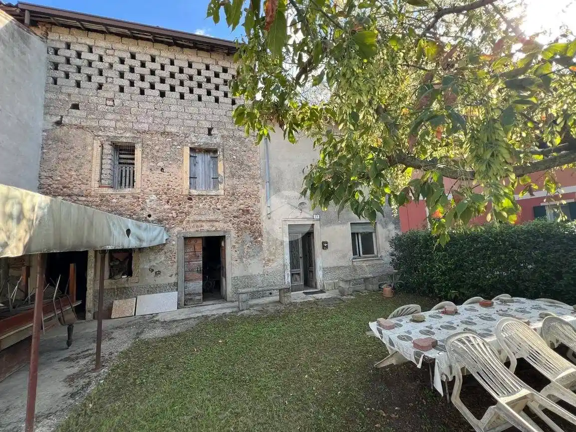 Rustico - Casale in vendita a Verona