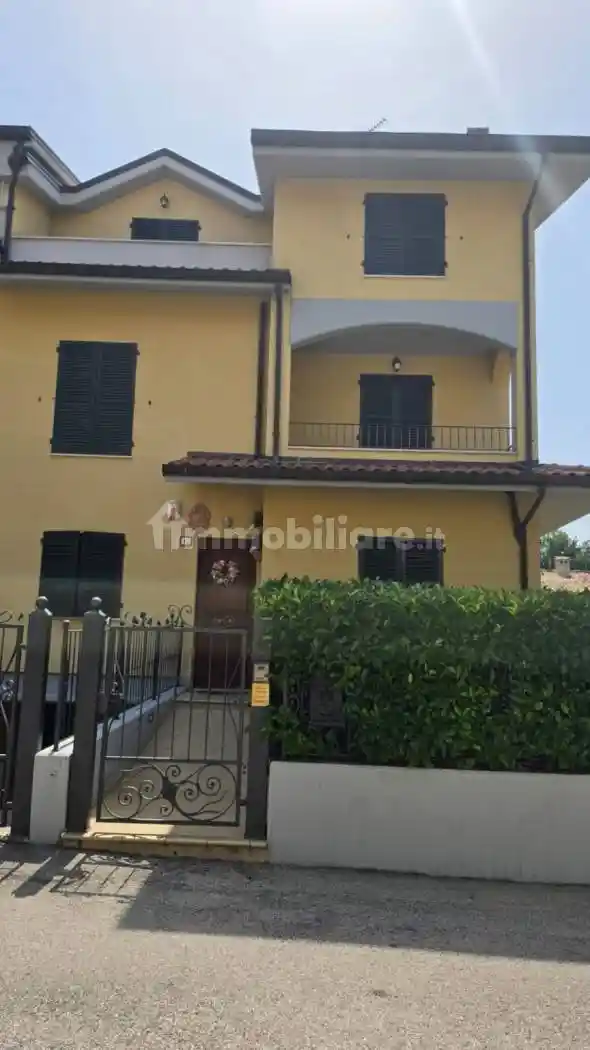 Villetta a schiera in affitto a Caldarola