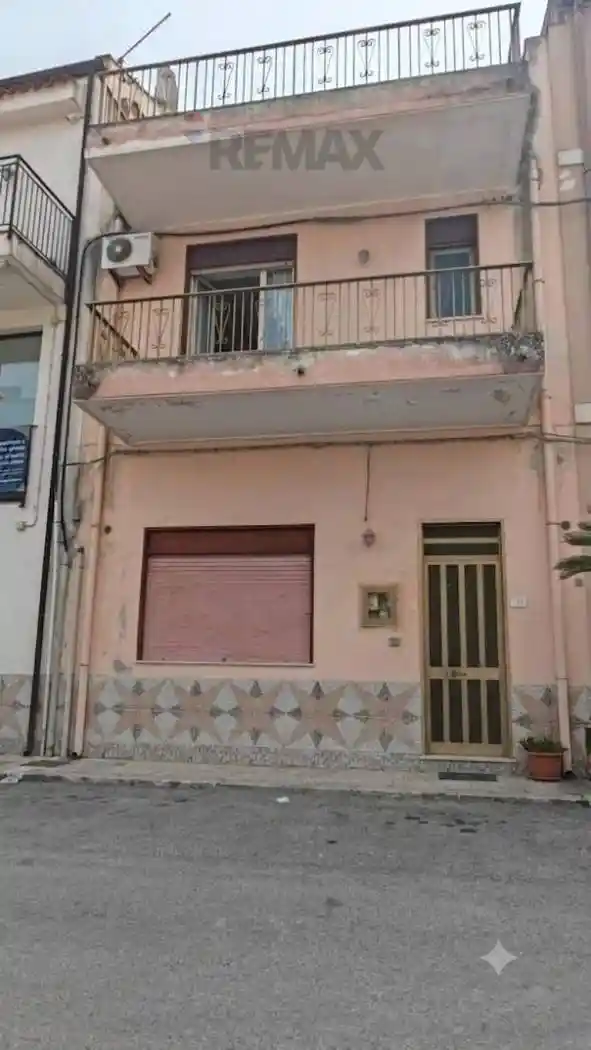 Casa indipendente in vendita a Gualtieri Sicaminò