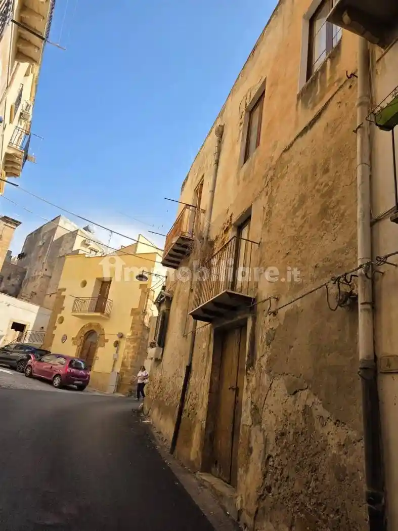 Palazzo - Edificio in vendita a Sciacca