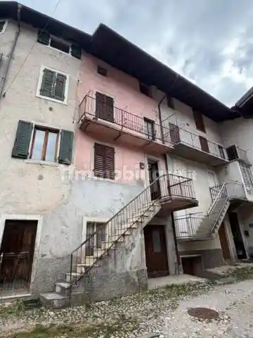 Casa indipendente in vendita a Vallarsa