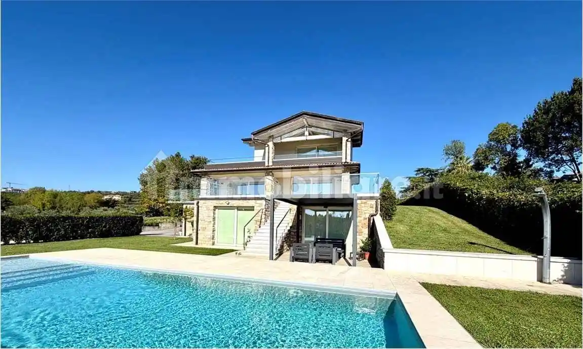 Villa in vendita a Moniga del Garda