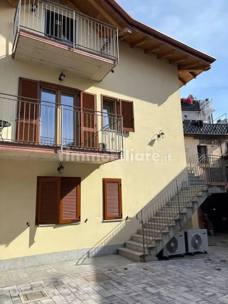 Appartamento in vendita a Caronno Varesino
