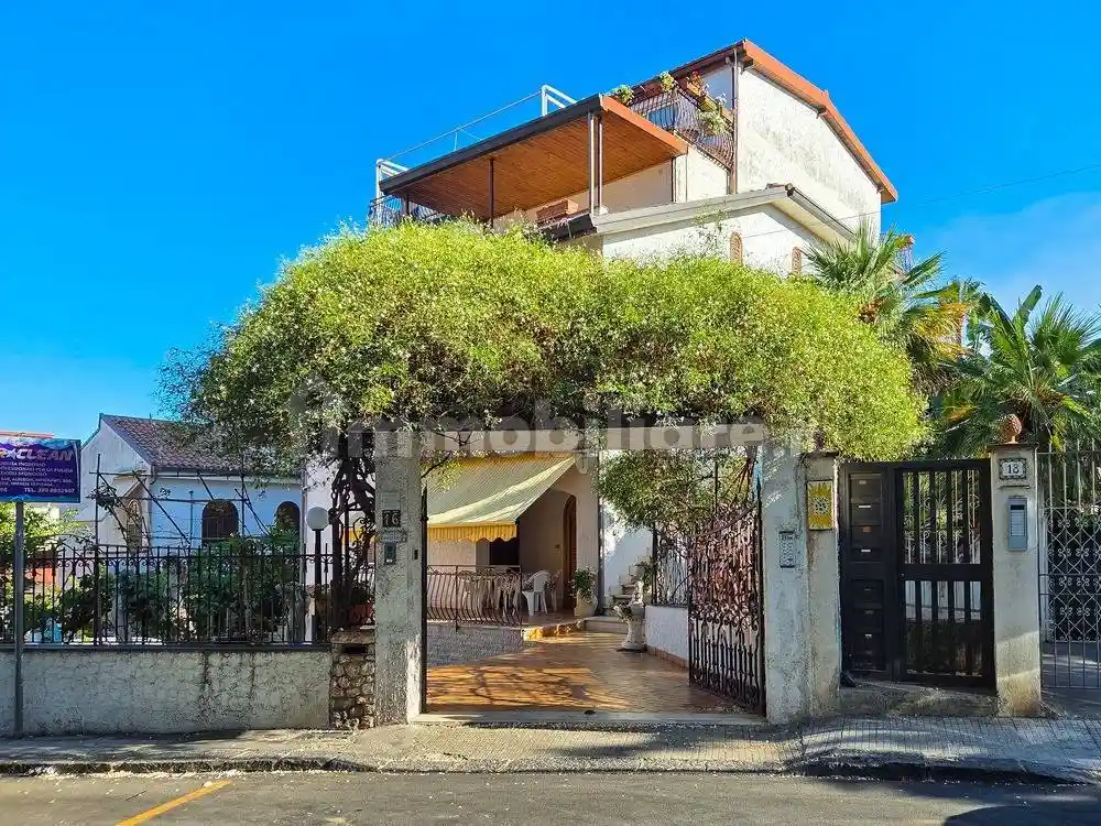 Casa indipendente in vendita a Giardini-Naxos