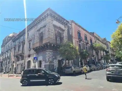 Palazzo - Edificio in vendita a Catania