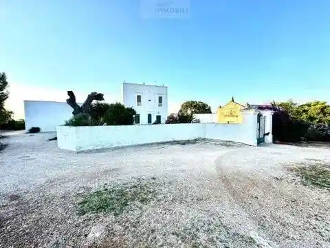 Palazzo - Edificio in vendita a Carovigno