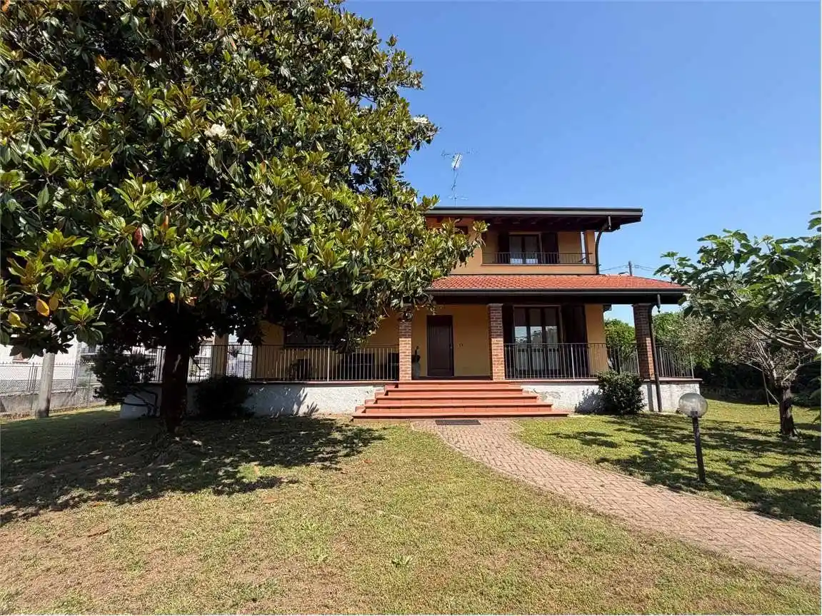 Villa in vendita a Somma Lombardo