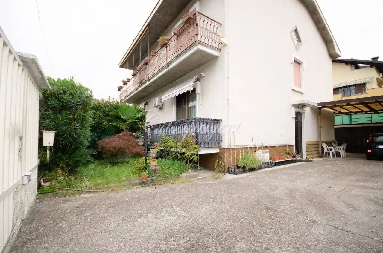 Villa in vendita a Legnano