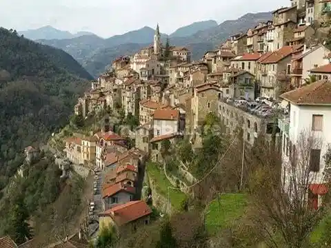 Appartamento in vendita a Apricale