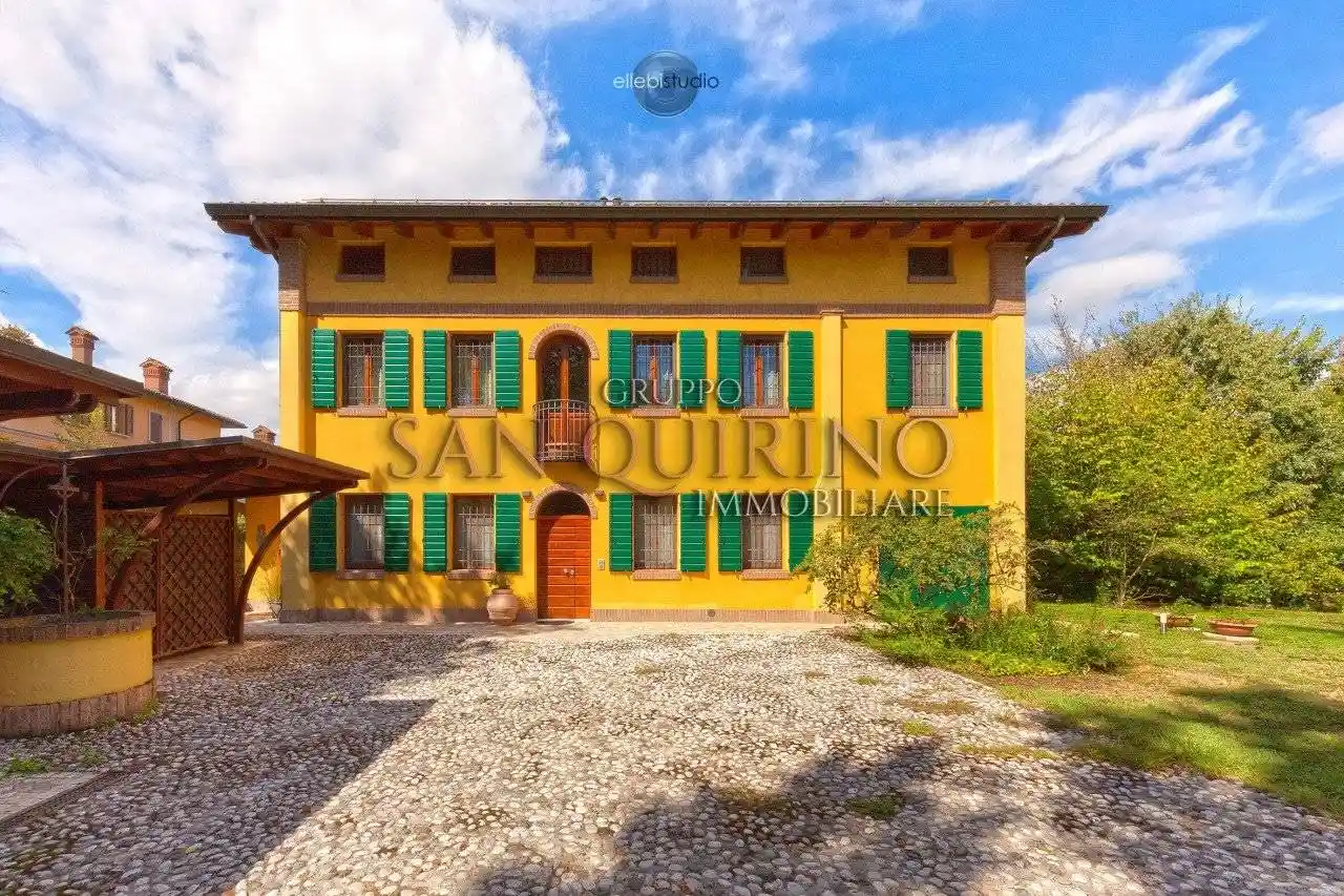 Villa in vendita a Novellara