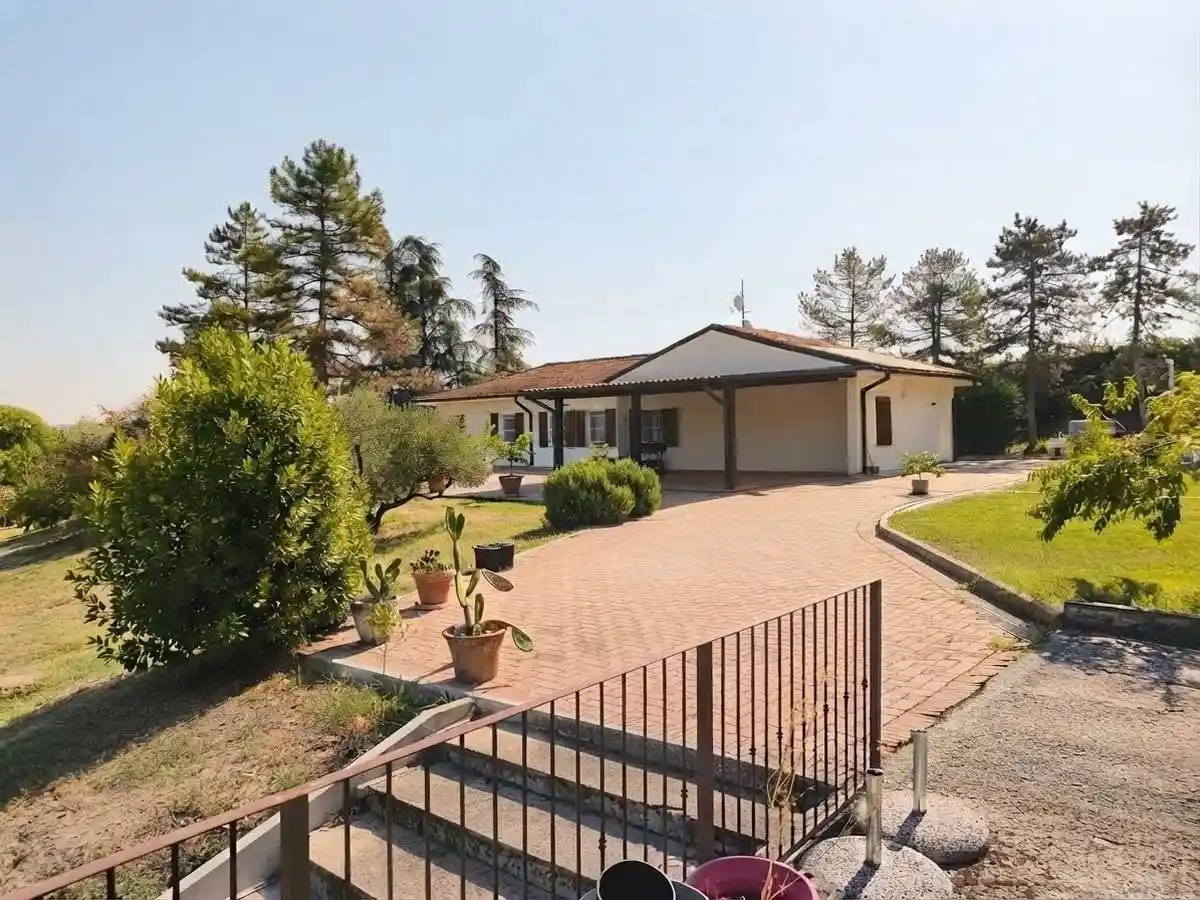 Villa in vendita a Collecchio