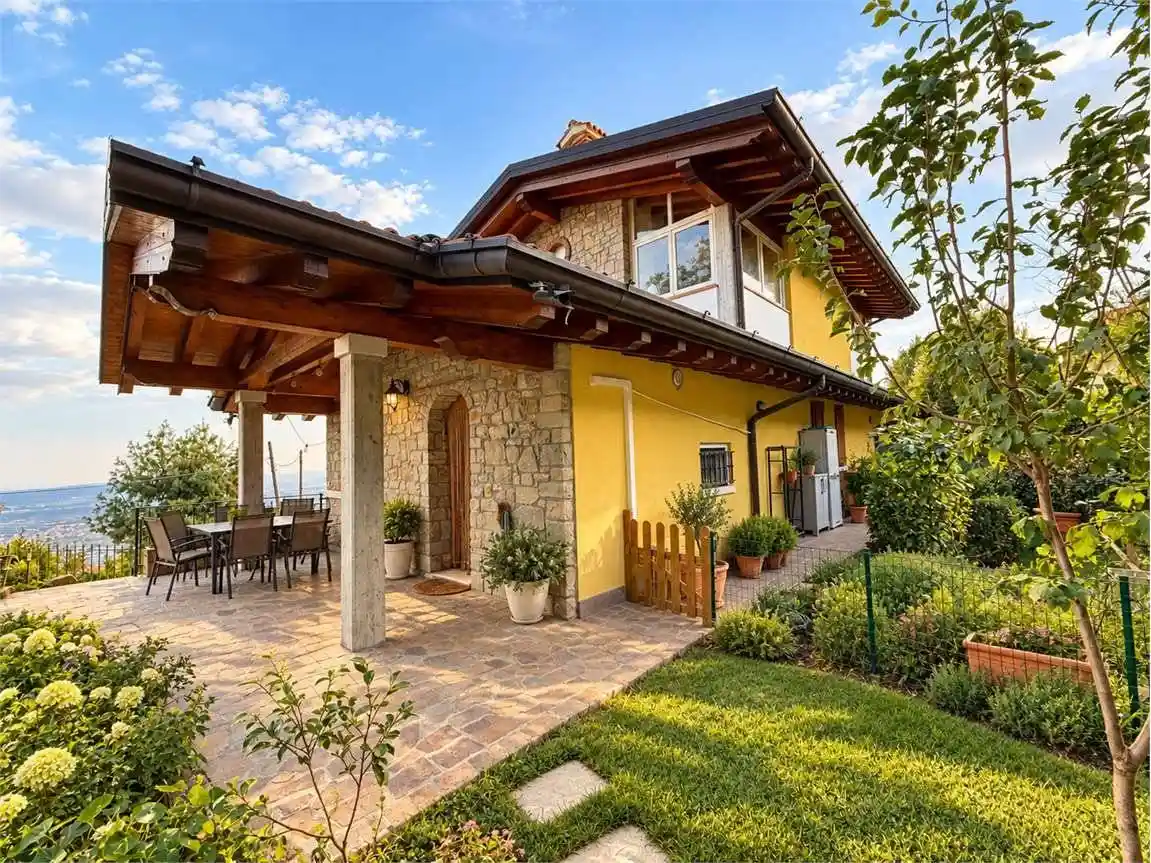 Villa in vendita a Serle