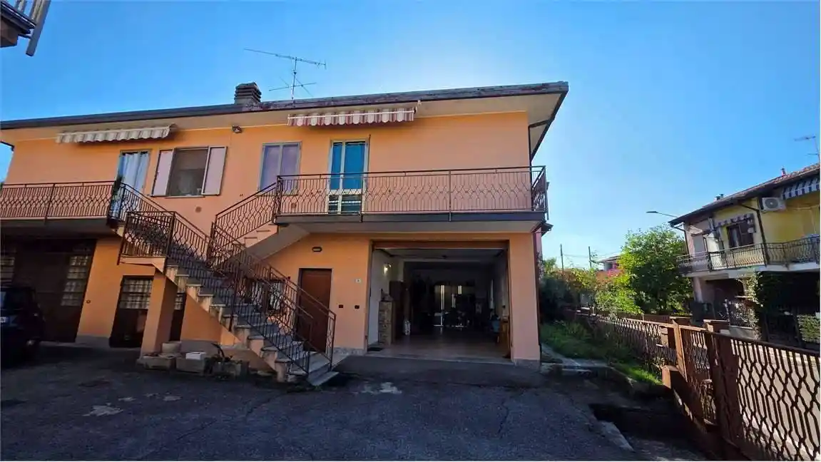 Casa indipendente in vendita a Travedona-Monate