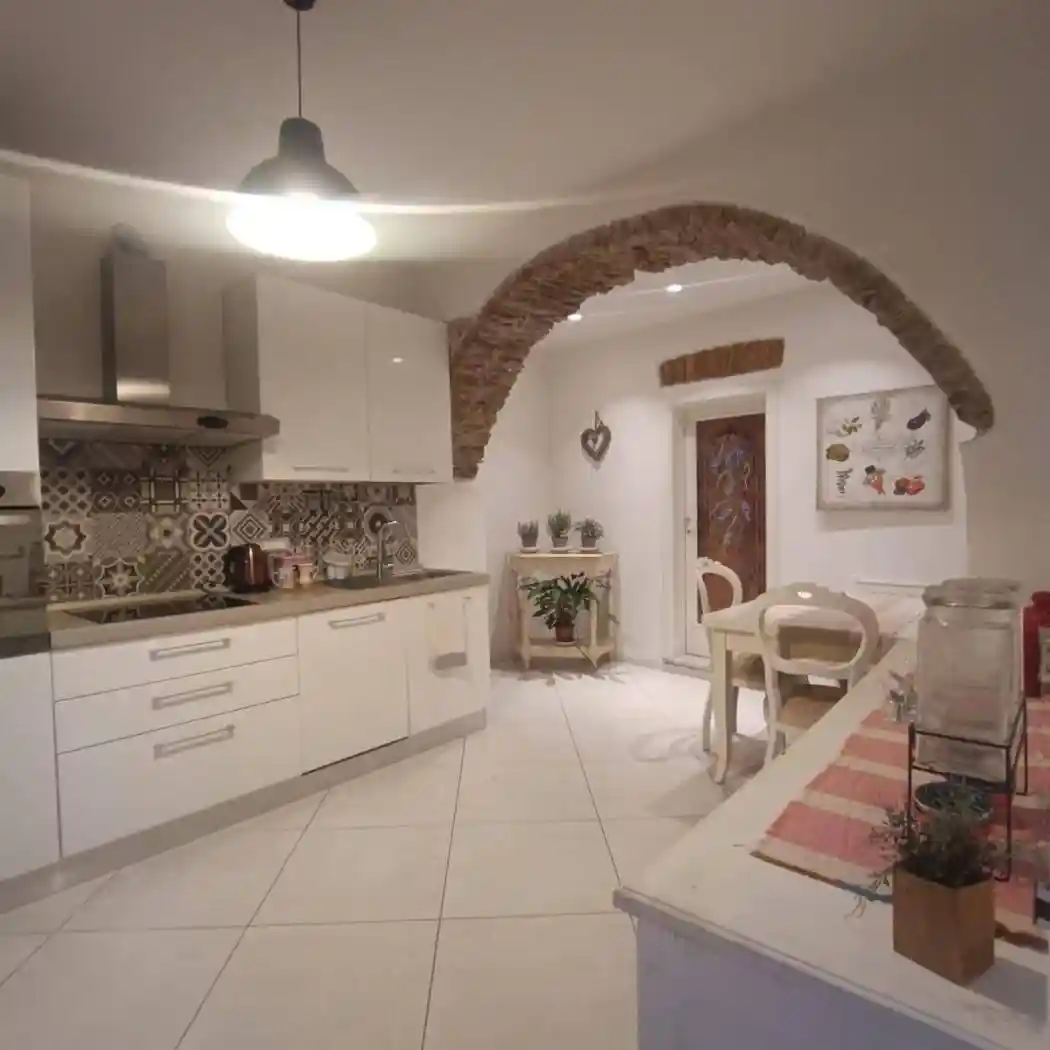 Casa indipendente in affitto a Massa