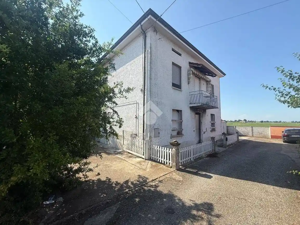 Villa in vendita a Gattatico