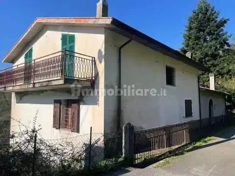 Villa in vendita a Comano
