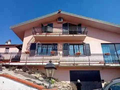 Villa in vendita a Podenzana