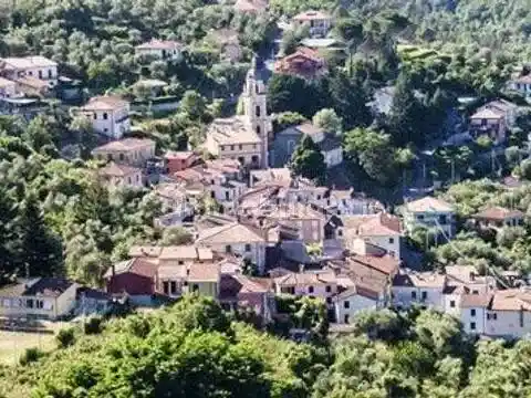 Appartamento in vendita a Follo