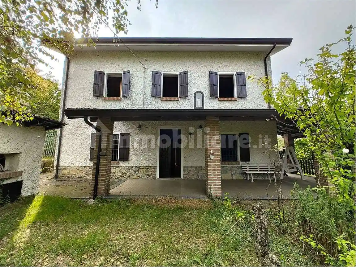 Villa in vendita a Gropparello