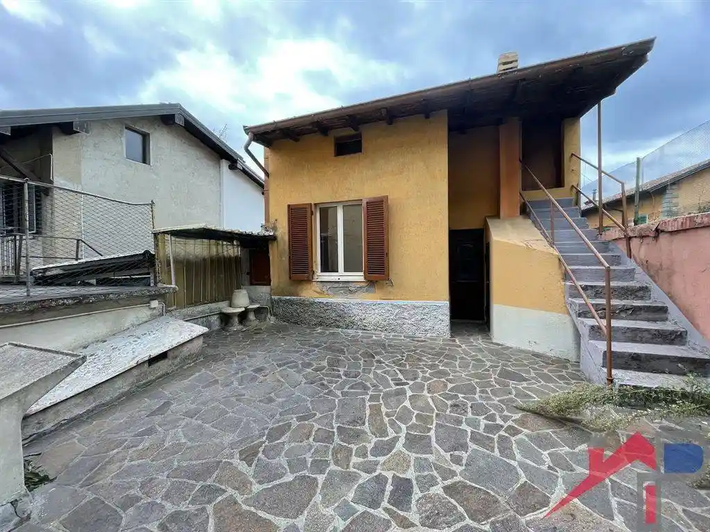 Appartamento in vendita a Caprino Bergamasco