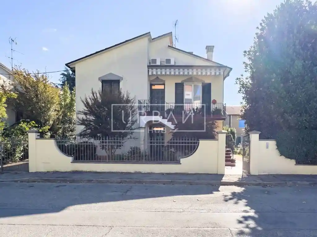 Casa indipendente in vendita a Forlì