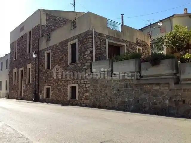 Palazzo - Edificio in vendita a Armungia