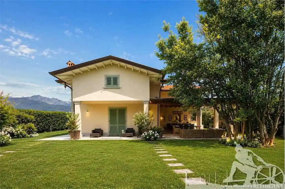 Villa in vendita a Forte dei Marmi