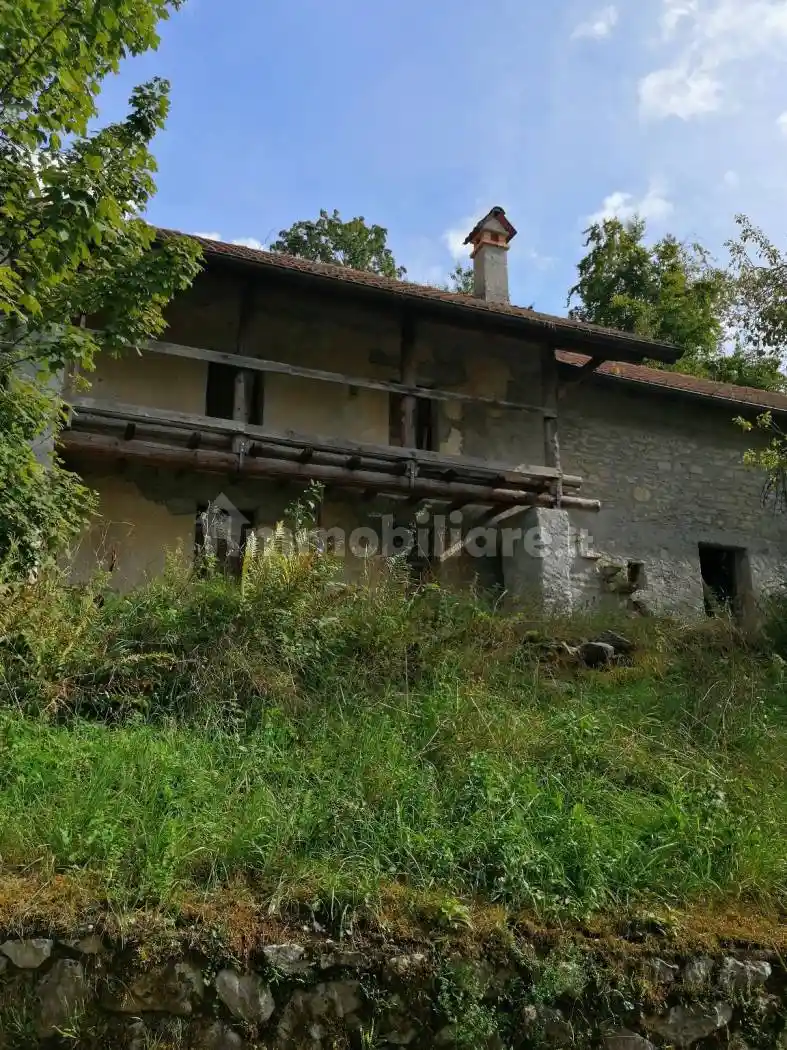 Palazzo - Edificio in vendita a Limana