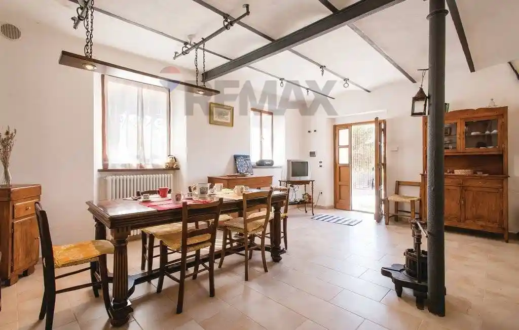 Casa indipendente in vendita a Pergola