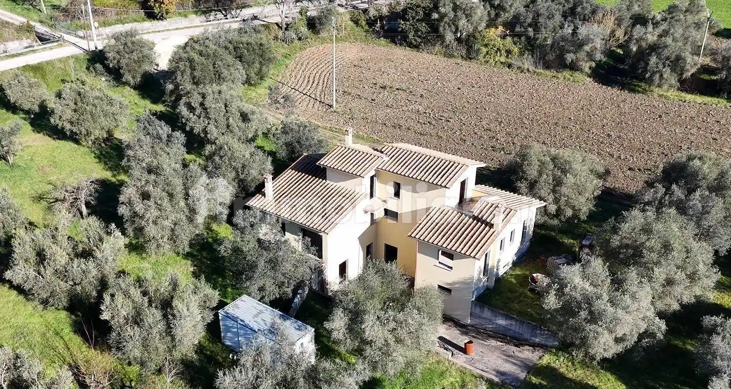 Villa in vendita a Montopoli di Sabina