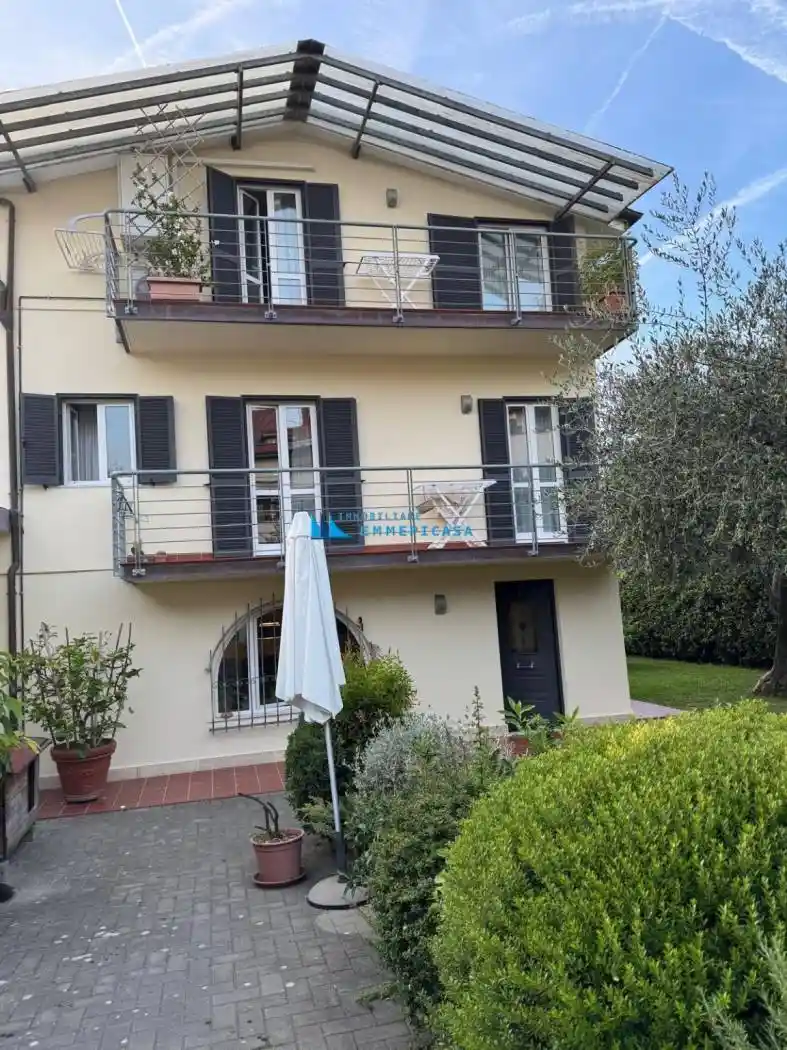 Casa indipendente in vendita a Massa