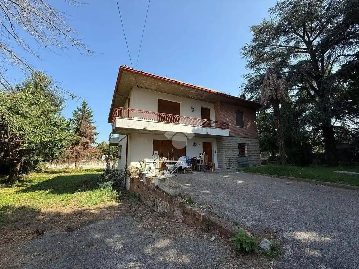 Casa indipendente in vendita a Forlì