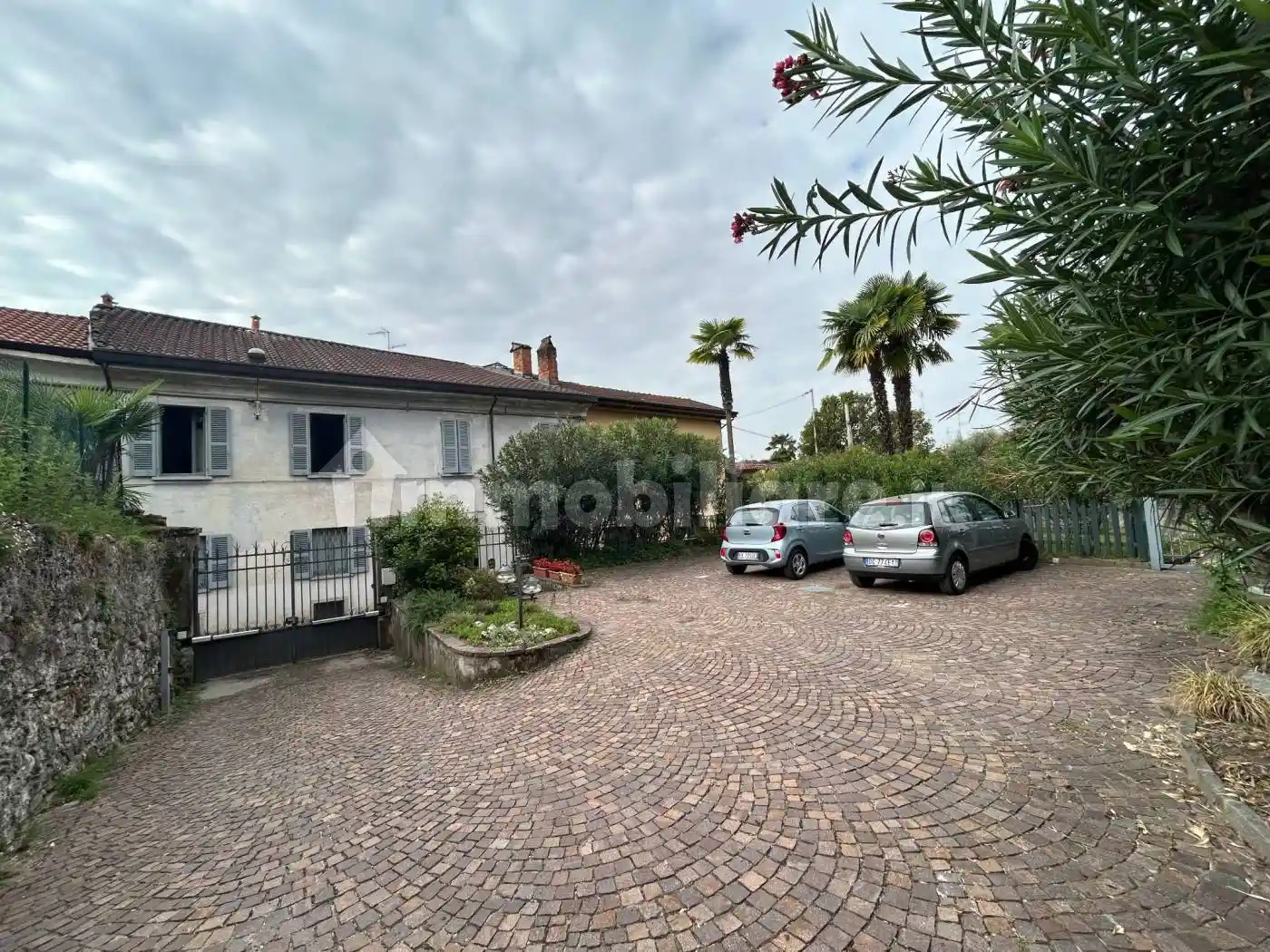 Appartamento in affitto a Angera
