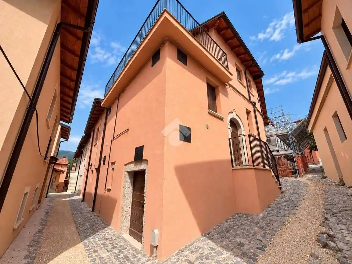 Casa indipendente in vendita a L'Aquila