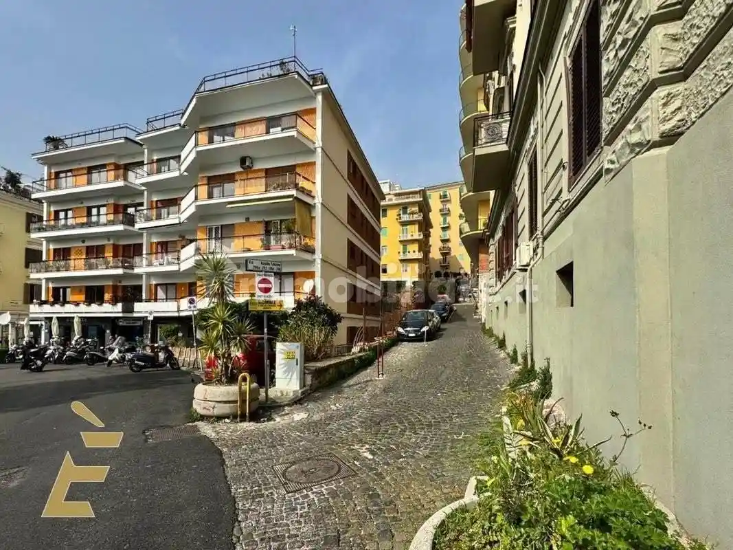 Appartamento in vendita a Napoli