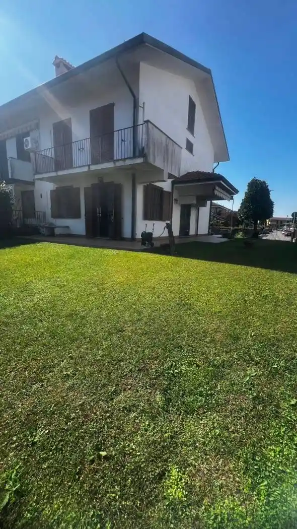 Villa in vendita a Cerro al Lambro