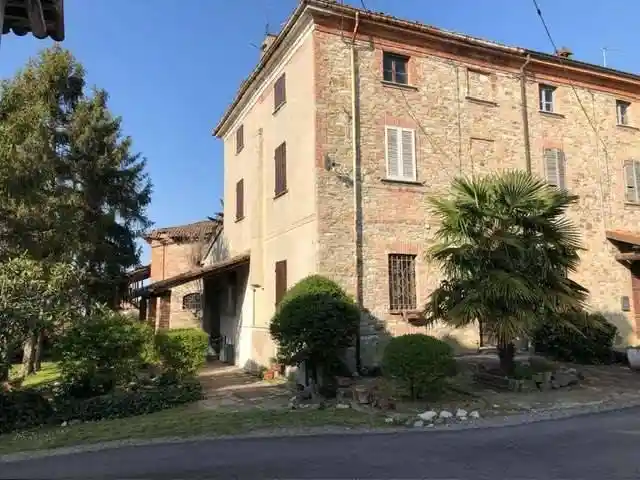 Casa indipendente in vendita a Agazzano