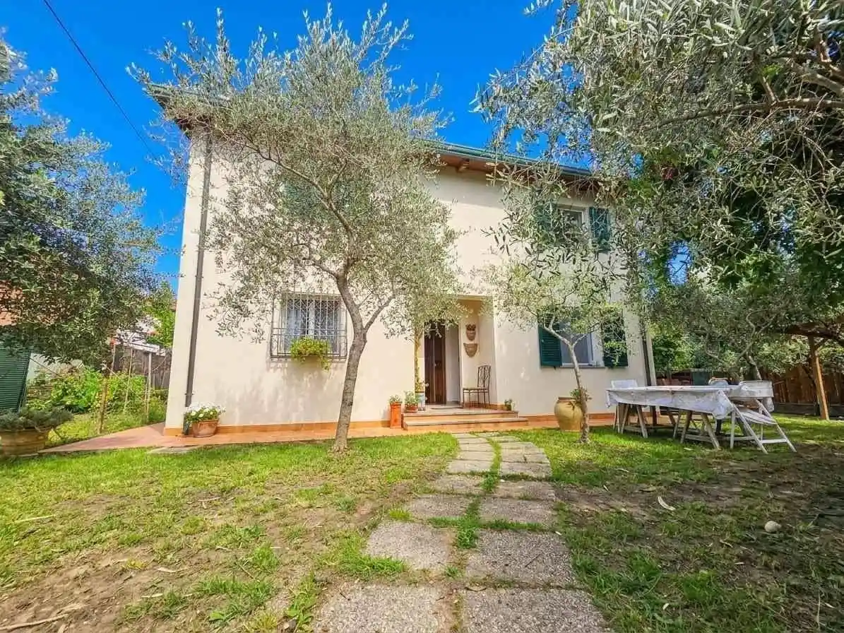 Casa indipendente in vendita a Montignoso