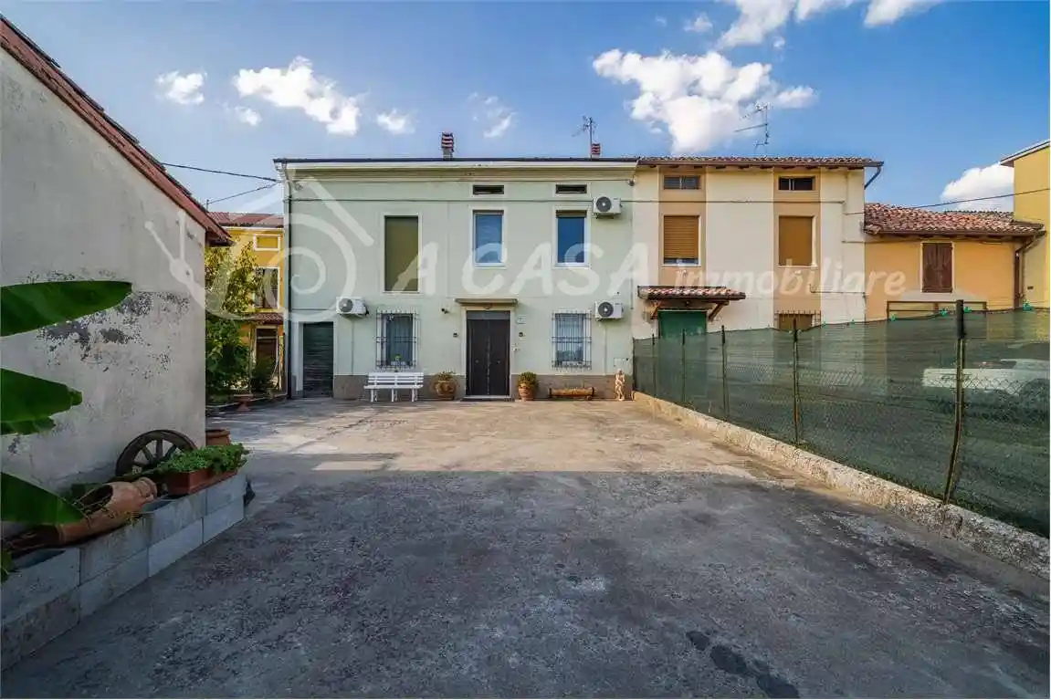 Casa indipendente in vendita a Polesine Zibello