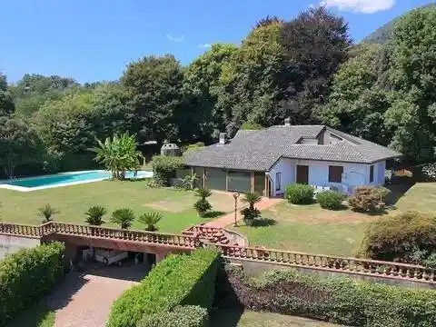 Villa in vendita a Arizzano